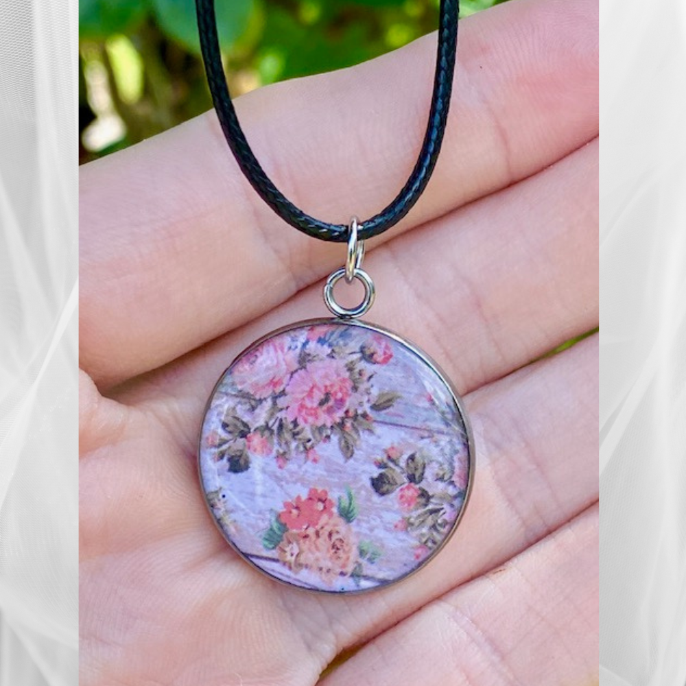 Floral Circular Pendant Necklace