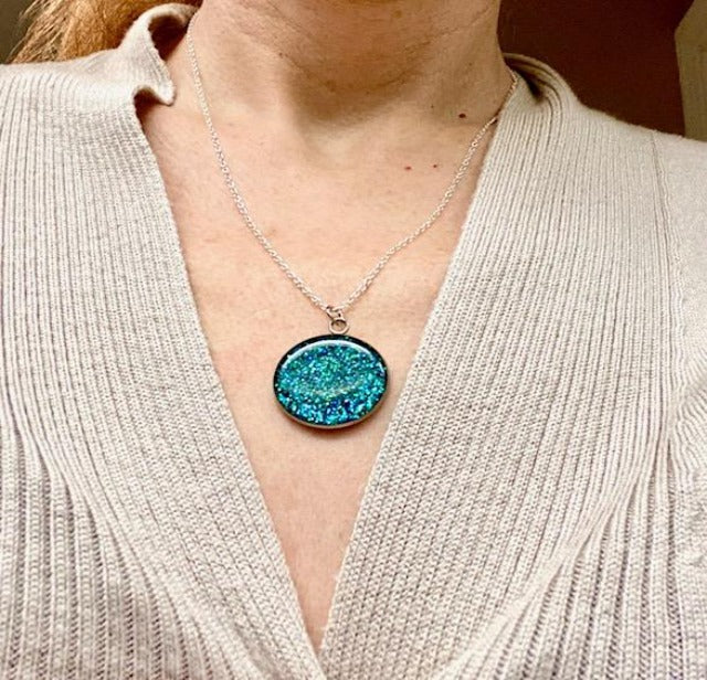 Circular Glitter Pendant Necklace