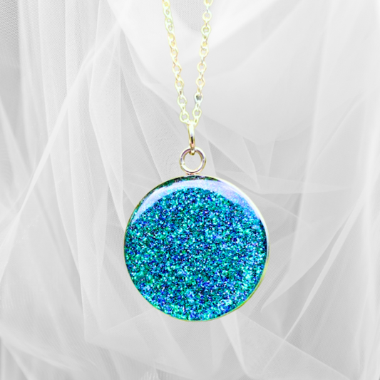 Circular Glitter Pendant Necklace
