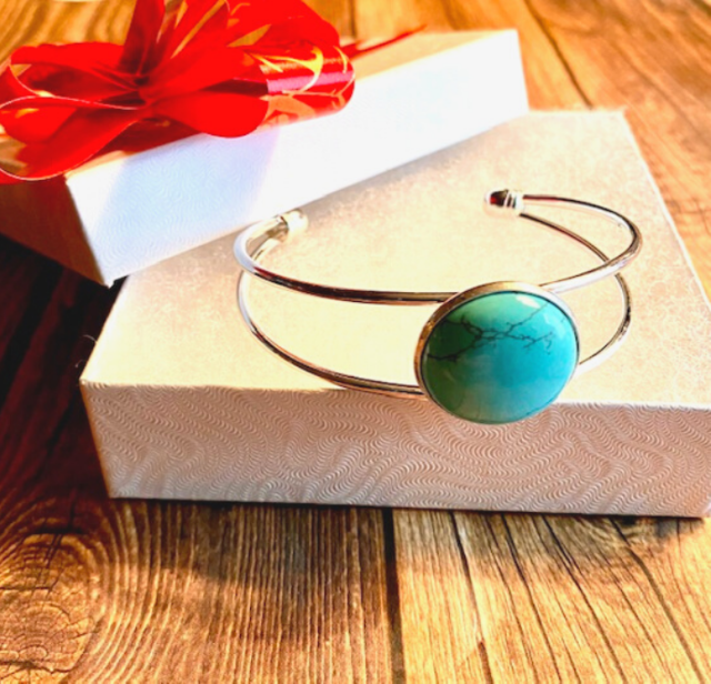 Matching Turquoise Earrings and Bracelet Set